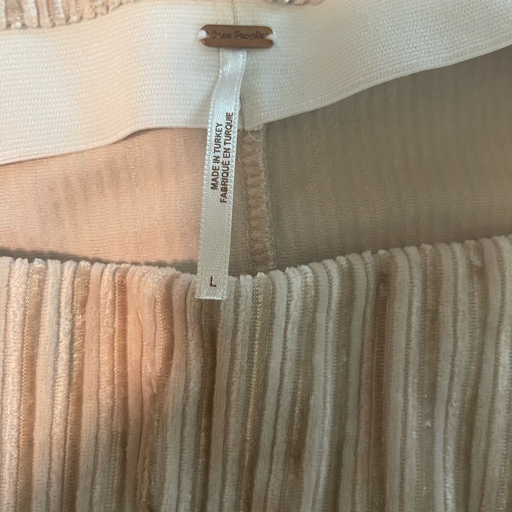 Free People Penny Pull on velvet pants. - Picture 6 of 6